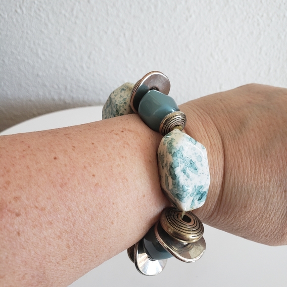 Jewelmint Turquoise Silver Tone Set of Necklace and Bracelet - Picture 4 of 15